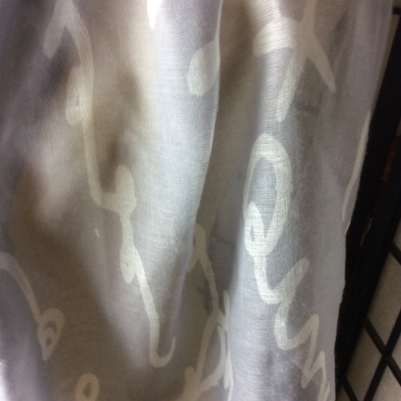 Banana Republic Gray & White Scarf! - Picture 4 of 5